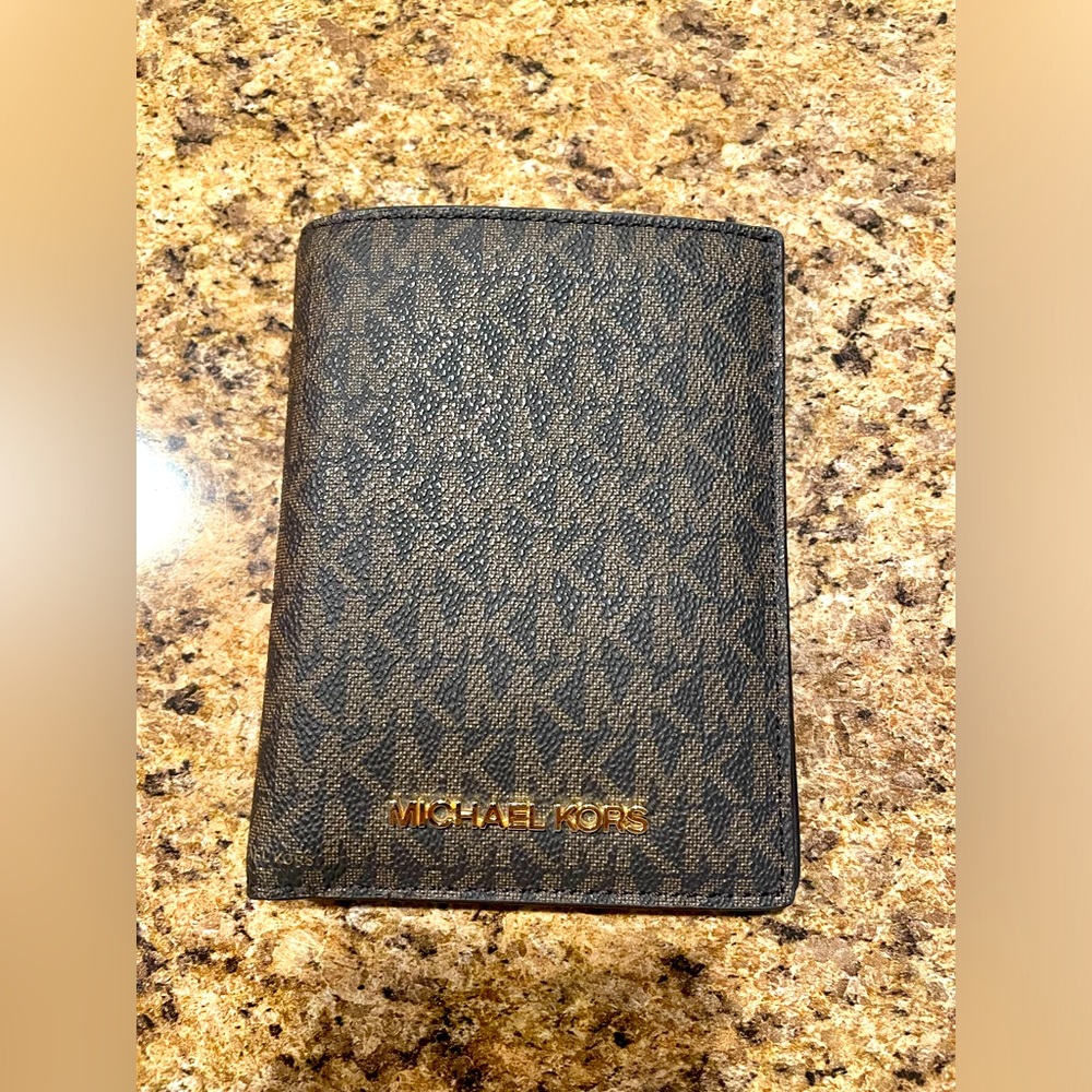Michael kors passport wallet